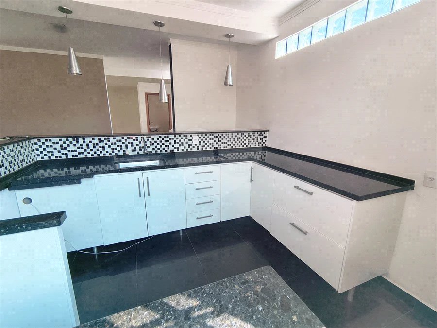 Casa com Suíte Master, Closet, Piscina e Espaço Gourmet Próxima ao Parque Ecológico- 03 quartos -com quintal