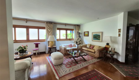 Casa de Vila à venda ou para alugar com 4 quartos, sendo 2 suítes,  em Jardim Leonor, São Paulo, SP