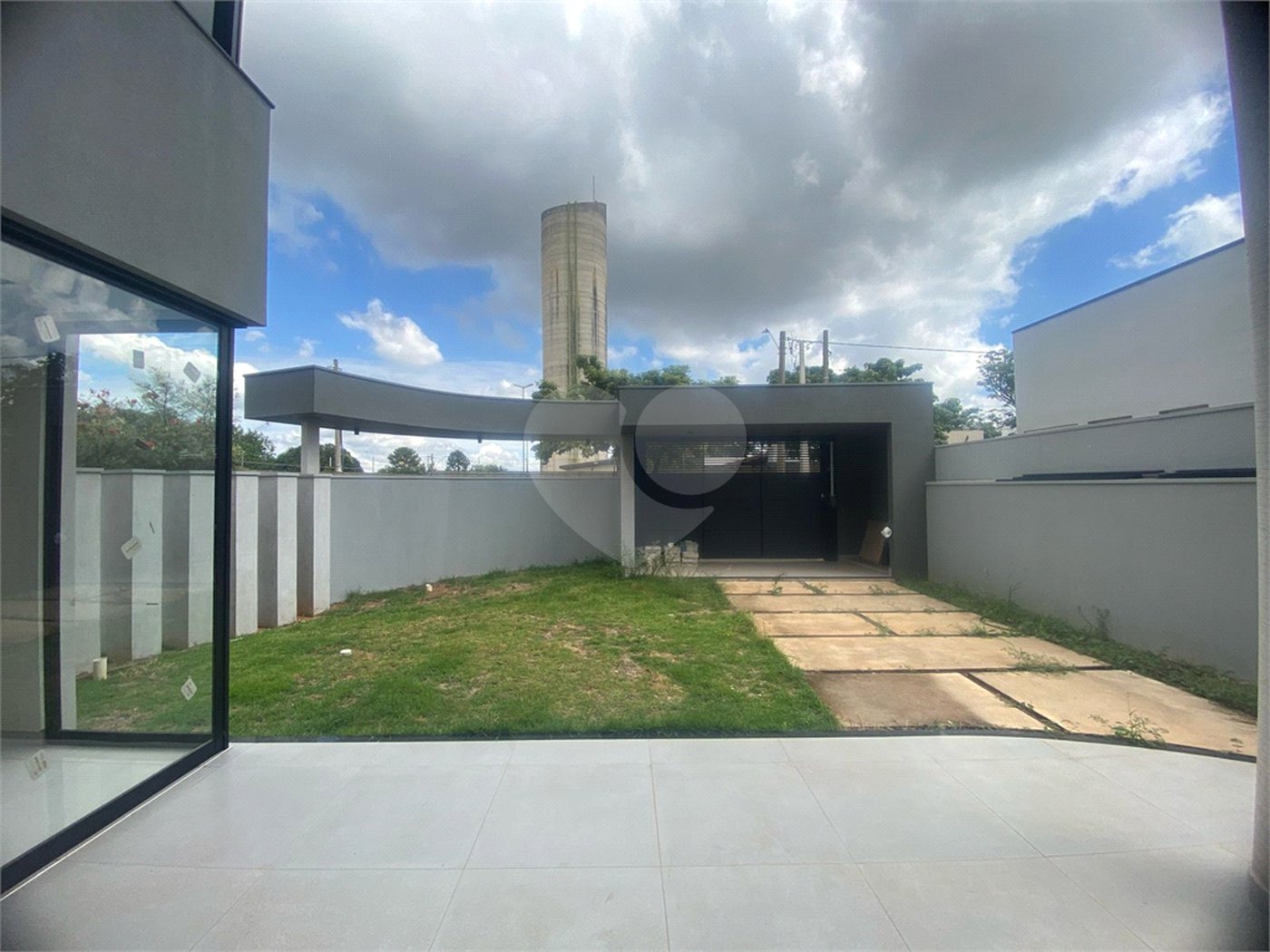 Casa à Venda no Condomínio Damha III