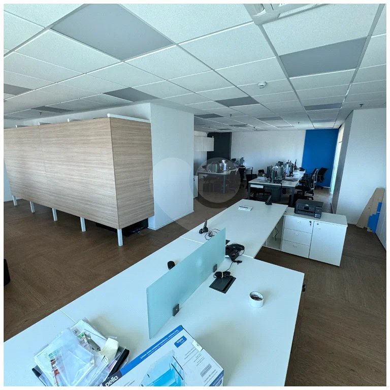 Conjunto comercial com 223,38 m² à venda na Vila Carrão