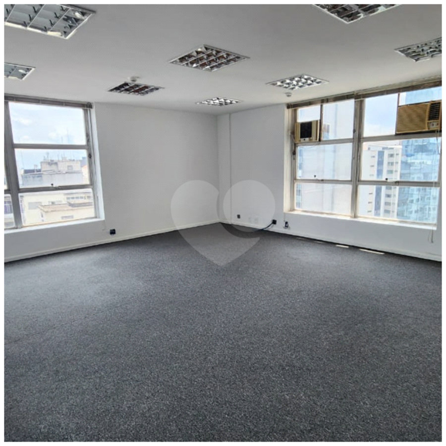 Sala comercial com 43 m² de área útil para locação no Paraíso