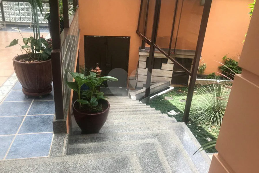 Casa à venda com 5 quartos, sendo 3 suítes, em Alto da Lapa, São Paulo, SP