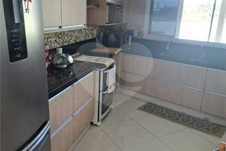 Casa Ampla com 5 Dormitórios, Piscina e Lazer Completo em Terreno de 1.260 m²