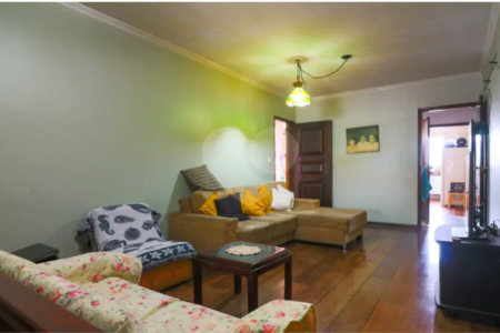 Casa com 210m² , 3 dormitórios , sendo 1 suíte , 2 vagas , à venda no Jabaquara.