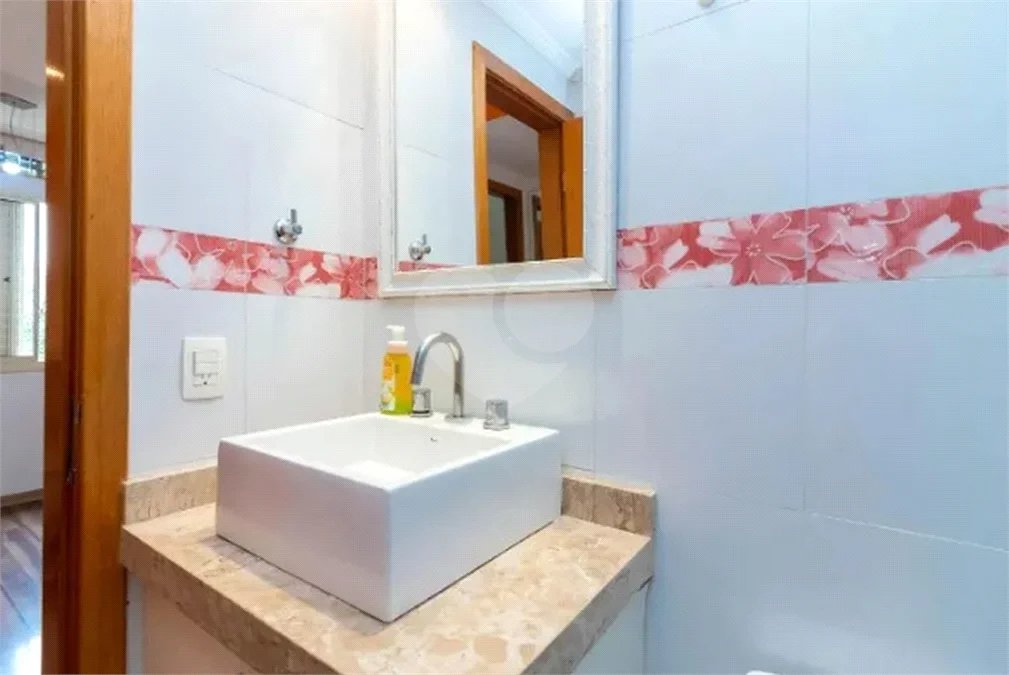 Apartamento à venda no Mandaqui com 3 dormitórios, sendo 1 suíte, sala ampla e bem distribuída, cozinha, 2 banheiros e área de serviço. O imóvel conta ainda com 1 vaga de garagem.