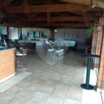 Chácara à venda. Ampla área de lazer. Aceita permuta com apartamento na praia