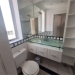 Apartamento para locação com 2 dormitórios, sendo 1 suíte com 02 vagas, totalmente climatizado nos 3 ambientes