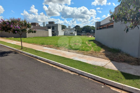 Terreno no Condomínio Faixa Azul.