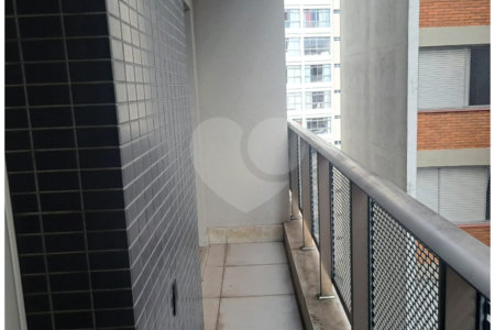 Sala comercial, nova, para venda ou locação, junto à Estação Vergueiro do Metrô