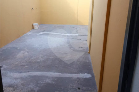 Casa térrea com salão comercial para venda no Maria Stella Fagá.