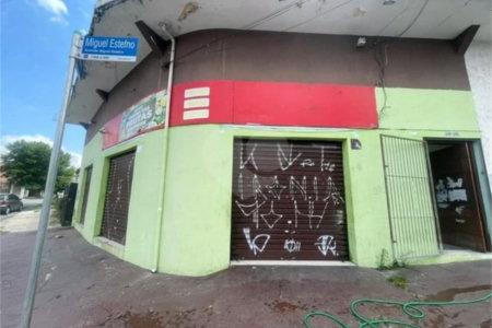 Ponto Comercial de Esquina Imperdível na Saúde / SP! Visibilidade Total para Seu Negócio!