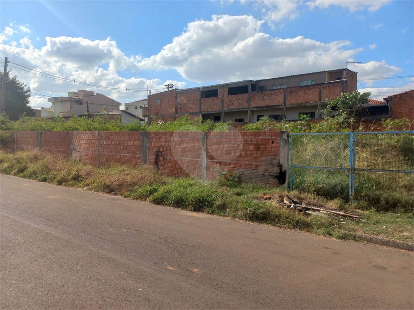 Terreno para venda contendo 300,00 m² de área total.