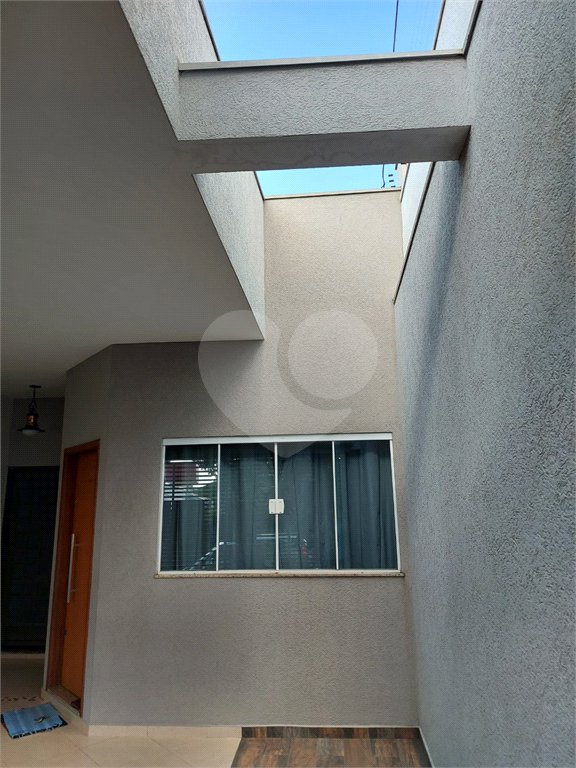 Casa Térrea com 2 dormitórios, sendo 1 suíte.