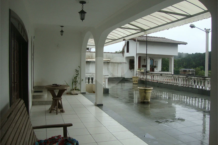 Chácara à venda com 5 quartos, sendo 2 suítes, em Jardim Arujá, Arujá, SP