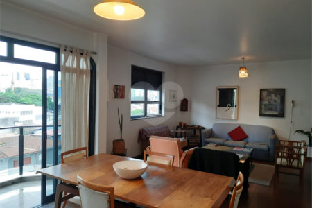 Apartamento à venda em Pinheiros.
