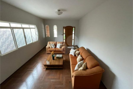 Casa térrea para venda no bairro Vila Xavier em Araraquara/SP.