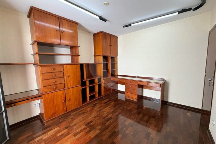 Excelente Casa de Esquina na Vila Monteiro – Oportunidade para Moradia ou Comércio