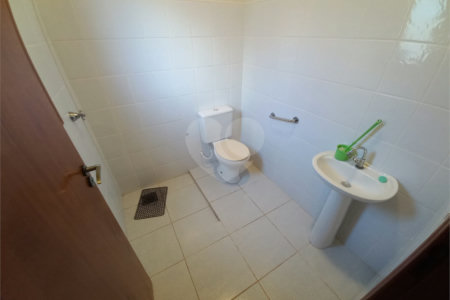 Casa Térrea no Condomínio Damha I,