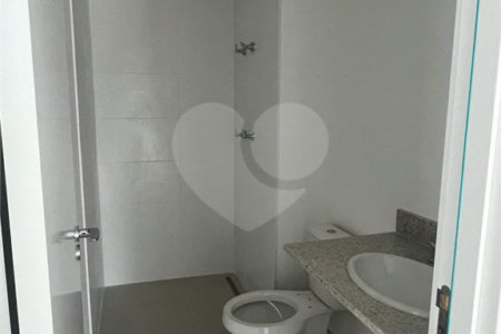 Charme, conforto e vista livre na Vila Clementino – 98 m² com pé-direito duplo!