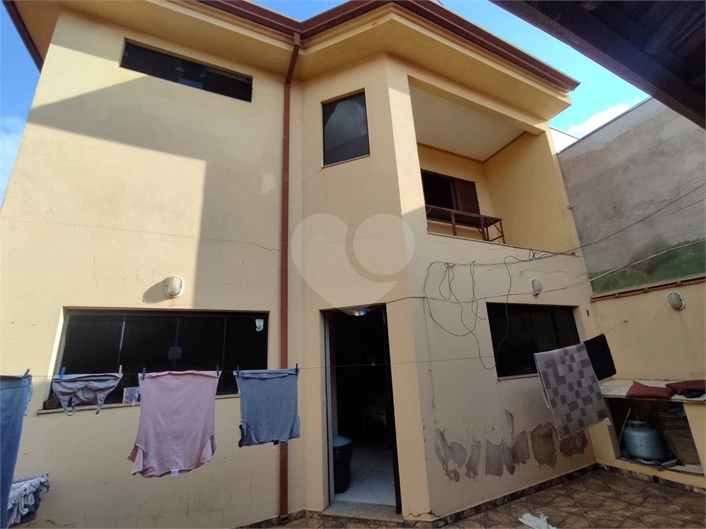 Sobrado espaçoso com 3 quartos,no Parque Fehr á Venda!