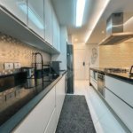 Apartamento à venda com 3 quartos, sendo 2 suítes,  em Riviera de São Lourenço, Bertioga, SP