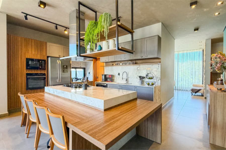 Indaiatuba - HOME DESIGN - Casa Térrea - Condomínio Paradiso - 420 m² de terreno - 307,19 m² de área construída - 3 suítes completas, sendo 1 master com closet planejado e banheira de imersão - Sala de TV reversível para 4ª suíte - Sala de estar ampla e varanda gourmet integrada - Cozinha com móve