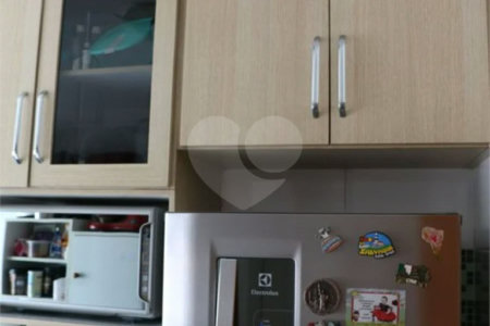 Apto na Mooca de 76m², com 2 dorms, 1 vaga, 1 suíte. Estuda permuta.
