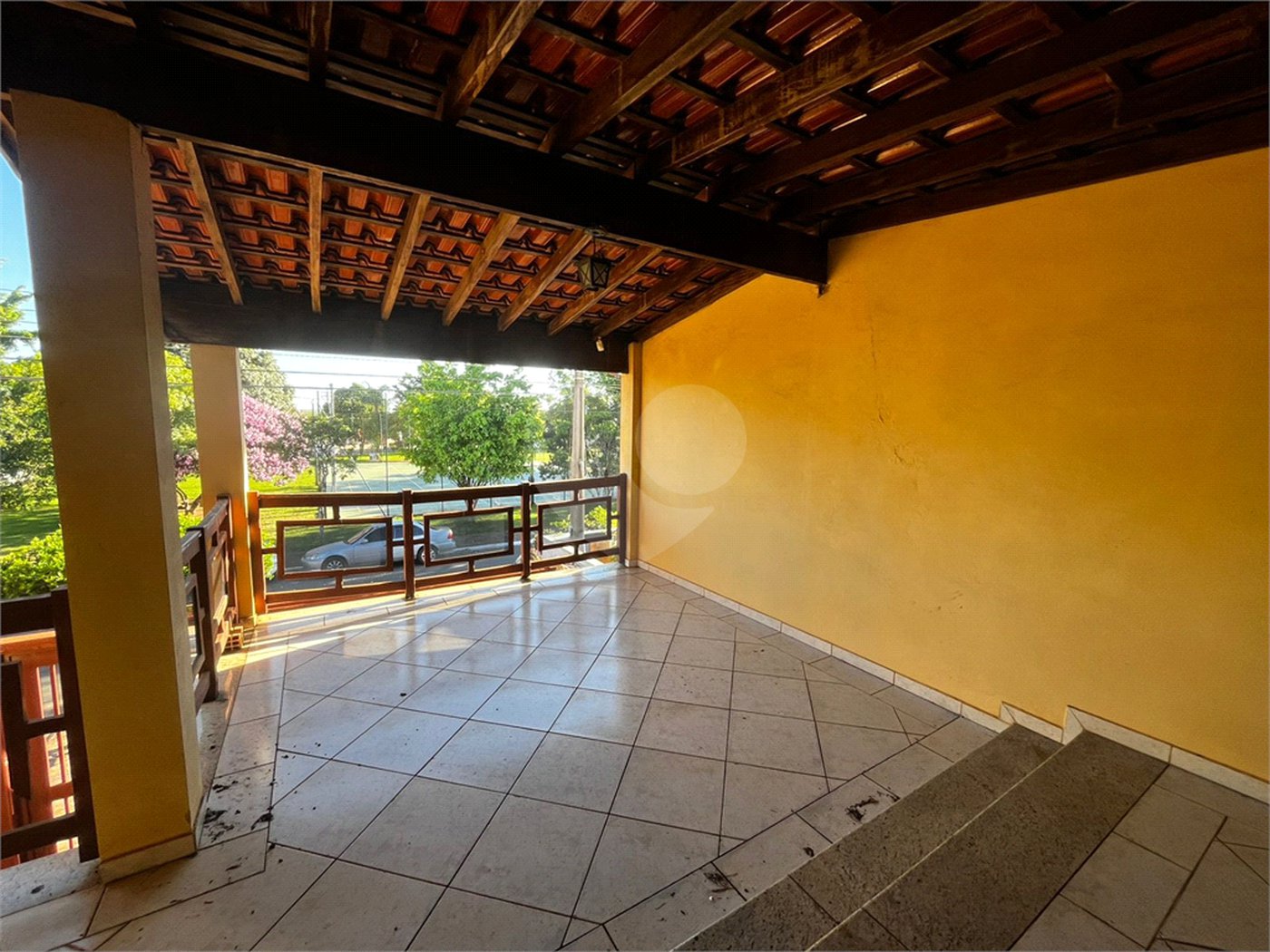 Casa à Venda na Rua Principal do Parque Fehr com Aquecedor Solar
