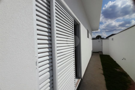 Belíssima Casa à Venda no Condomínio Damha IV
