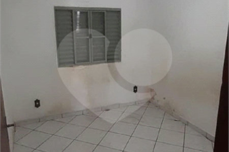 Casa térrea para Jardim Bandeirantes.
