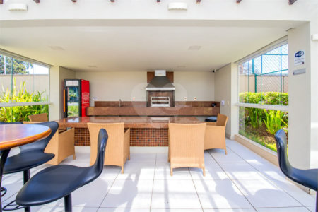 Apartamento de 127 m² em andar alto, com vista livre, 3 suítes planejadas, sacada gourmet envidraçada, 2 vagas e lazer completo, próximo ao Shopping Golden Square e à Avenida Kennedy.