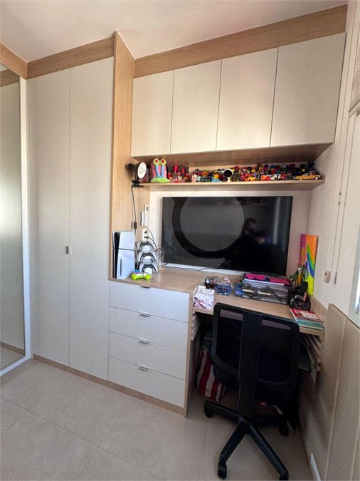 Apartamento á venda de 81m2 no Ipiranga com 2 dorms, 2 suítes, 3 banheiros, 2 vagas. Estuda permuta.
