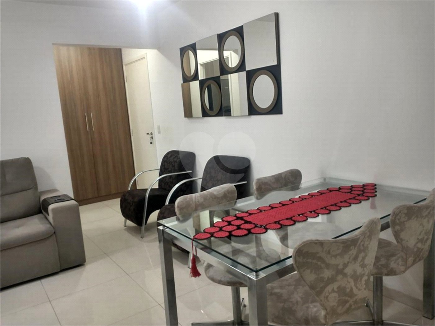 Apto no Cambuci de 55m2, com 2 dorms, 2 banheiros, 1 suíte, 1 vaga. Estuda permuta.