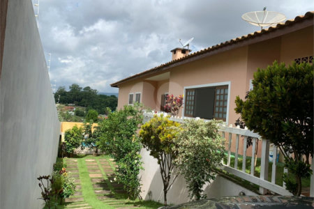 Casa ampla à venda no Vale das Flores em Atibaia