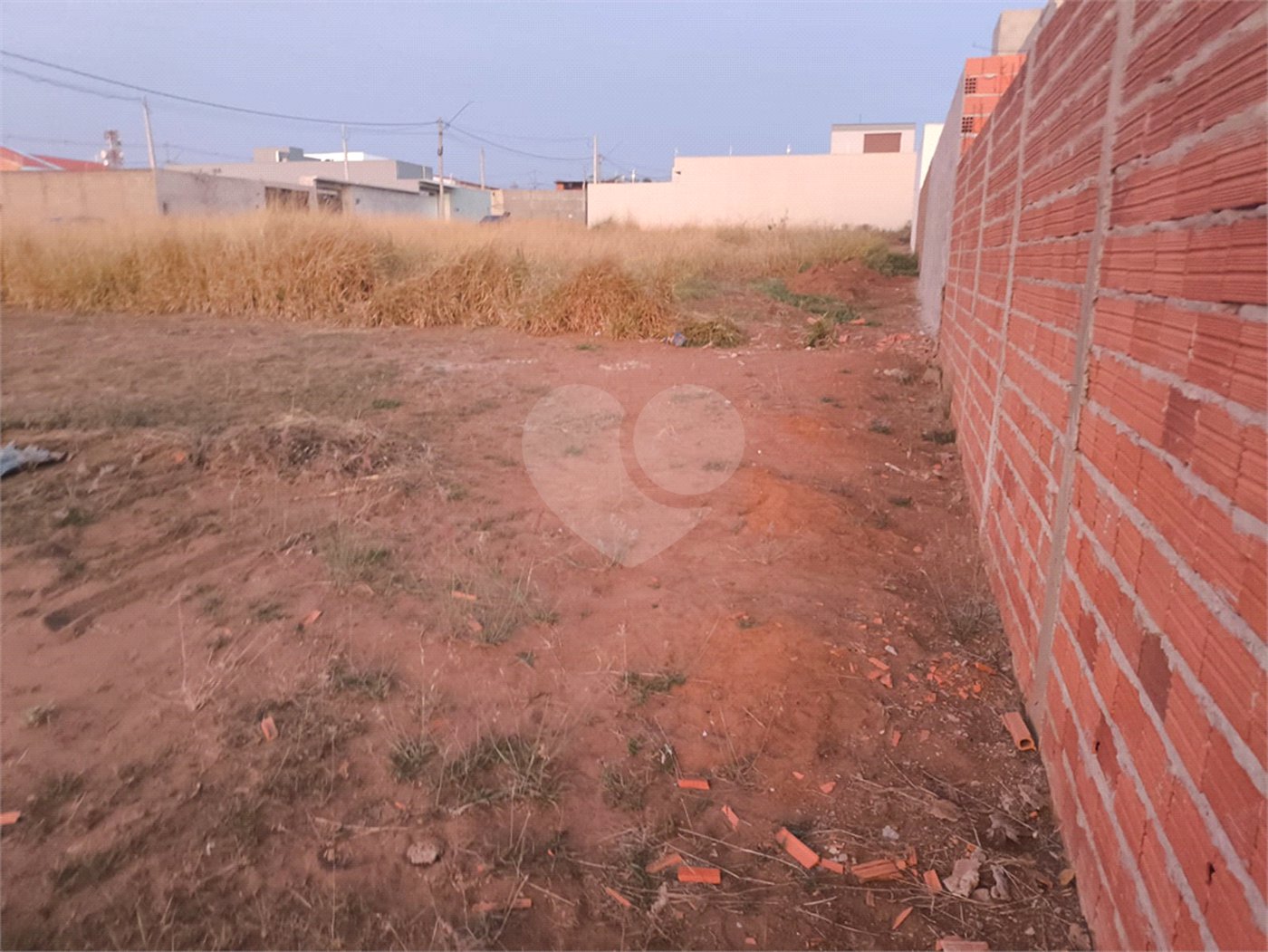 Terreno no Arcoville com 240 m²