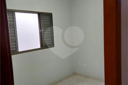 Casa Térrea com 2 dormitórios, sendo 1 suíte.