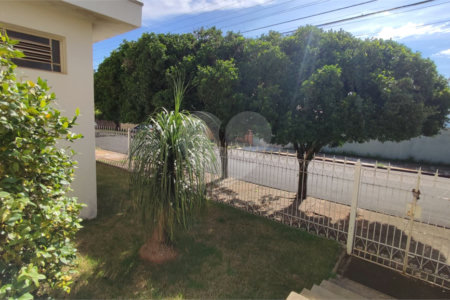 Casa à Venda de 3 dormitórios em São Carlos, no bairro Parque Santa Marta