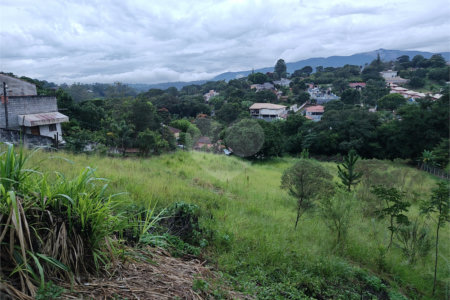 Terreno em Atibaia com 2.090 metros, ótimo para fazer chácara, excelente localização, aceita financiamento