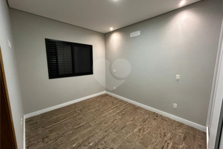 Casa para venda no condomínio de alto padrão Damha III,