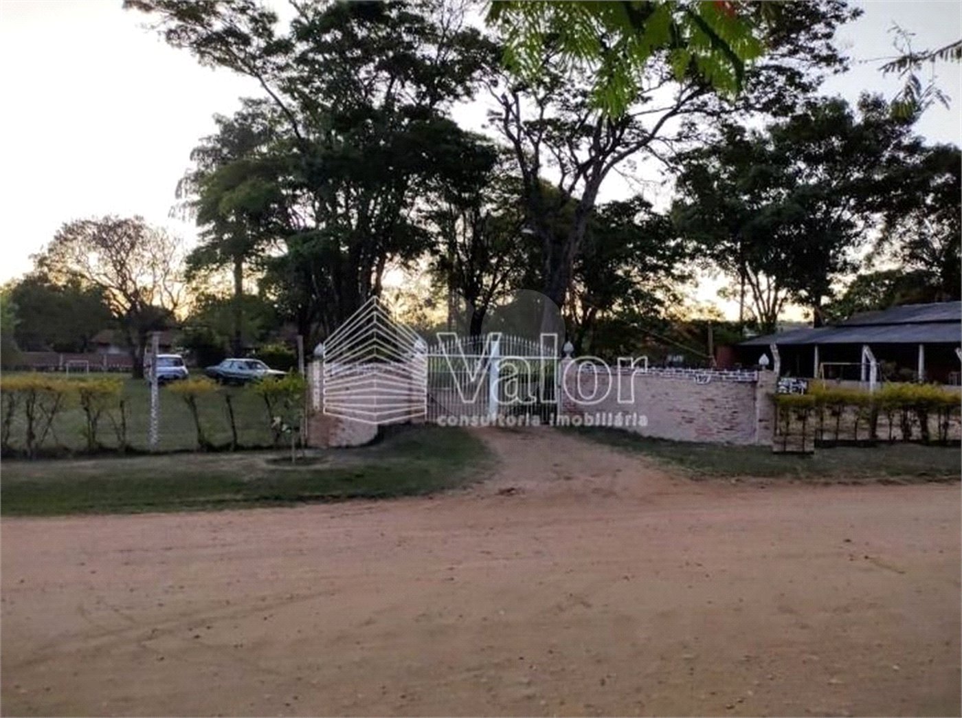 Chácara à venda com 4 quartos, sendo 1 suíte,  em Chácara Leila, São Carlos, SP
