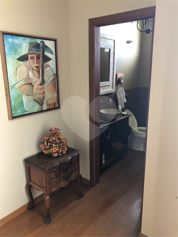 Casa no condomínio Damha I.