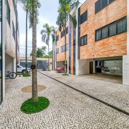Casa em condomínio à venda na Granja Julieta