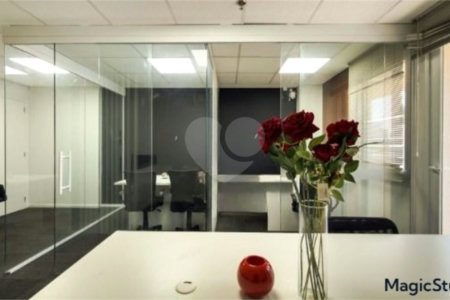 Sala comercial com 35m², 1 vaga, 1 banheiro, à venda na Barra Funda.