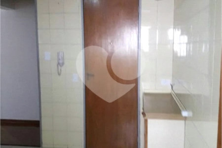 Apartamento 192m² à venda na Aclimação com 3 suítes e 3 vagas.