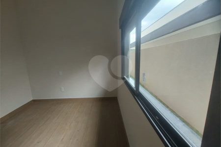 Casa exclusiva em Atibaia de alto padrão com 3 suítes, piscina, espaço gourmet, condomínio fechado, aceita financiamento