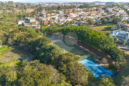 Belíssimo sobrado com piscina aquecida no Condomínio Villagio Capriccio - Louveira SP.