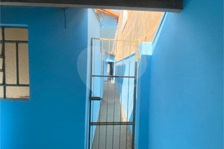 Casa Térrea com 3 dormitórios, sendo 2 suítes.