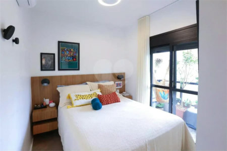 Apartamento à venda na Vila Nova Conceição, mobiliado pronto para morar com varanda e 1 vaga