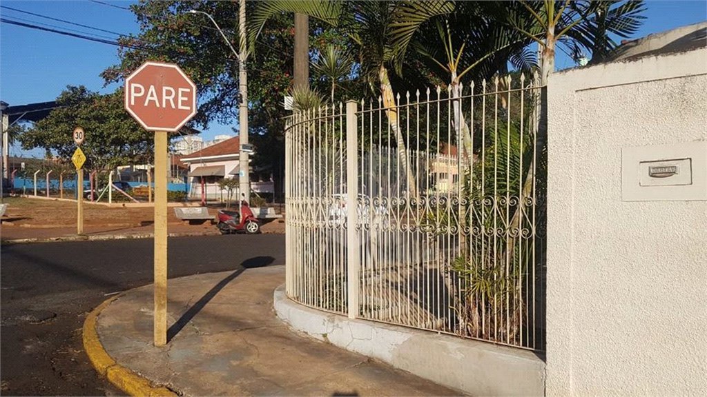 Casa térrea para venda em Araraquara/SP.