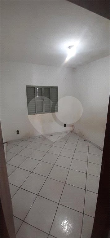 Casa térrea para Jardim Bandeirantes.